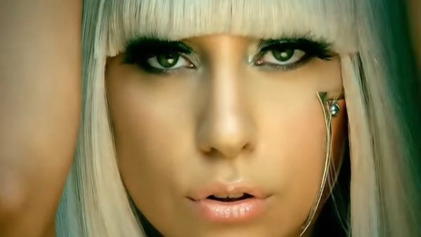 "Poker Face" - Το massive single της Lady Gaga ξεπέρασε 1 δις YouTube views