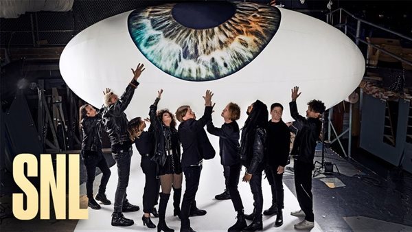 Arcade Fire - Το ισχυρό μήνυμά τους κατά τη διάρκεια της εμφάνισής τους στο "SNL"