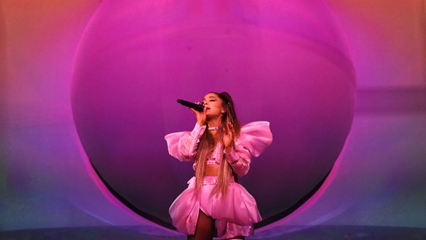 Η ανησυχία που προκάλεσε το ξέσπασμα της Ariana Grande επί σκηνής