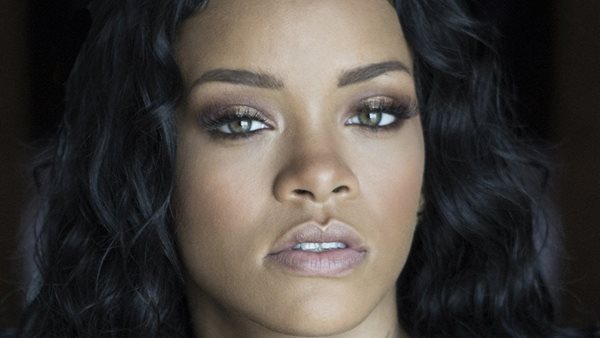 Rihanna - Απέσυρε την αγωγή εναντίον του πατέρα της