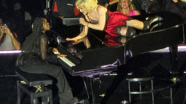 Και τα έξι παιδιά της Madonna μέρος του "Celebration Tour"!