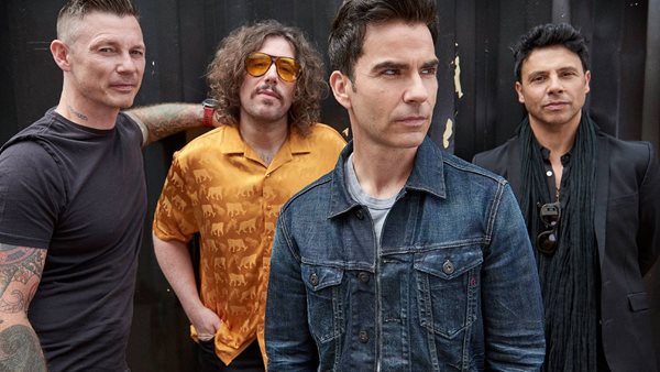 Stereophonics - Οδηγούνται προς την κορυφή του U.K. με το "Oochya!"