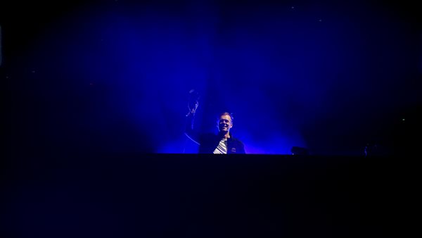 Ο 95.2 ADJ υποδεχεται τον 𝗔𝗥𝗠𝗜𝗡 𝗩𝗔𝗡 𝗕𝗨𝗨𝗥𝗘𝗡!