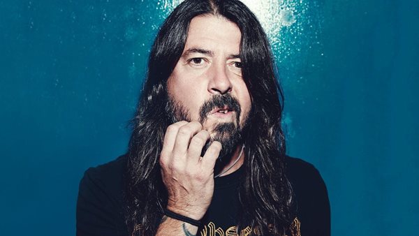 Η εκδοχή του Dave Grohl στο X-mas classic "Ο Μικρός Τυμπανιστής"