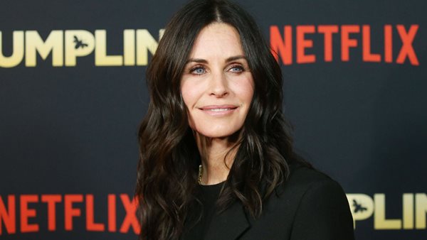Η Courteney Cox επέστρεψε στο στούντιο των "Friends"