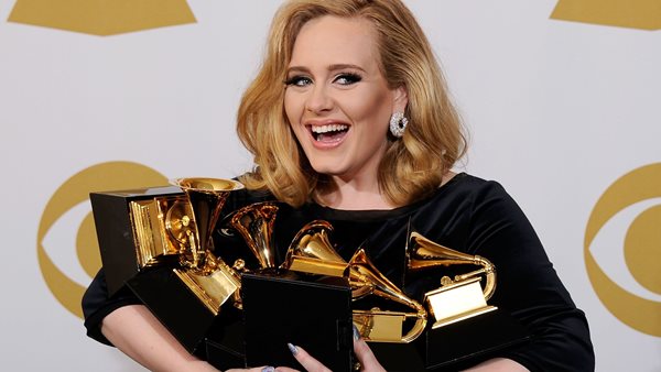 New couples alert; Τι συμβαίνει με Adele και Selena Gomez;