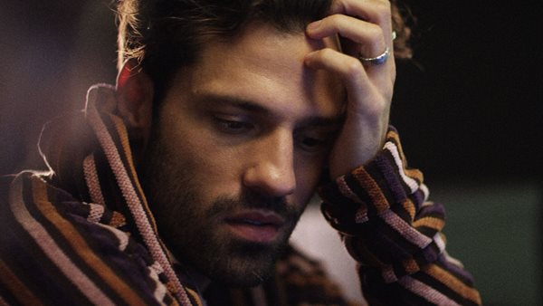 Ο Κωνσταντίνος Αργυρός σε εντυπωσιακά στιγμιότυπα από το νέο του ντοκιμαντέρ