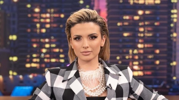 Κατερίνα Λιόλιου για το αντικείμενο που της πέταξαν επί σκηνής : "Ένιωσα ντροπή που με έβλεπε ο κόσμος έτσι"