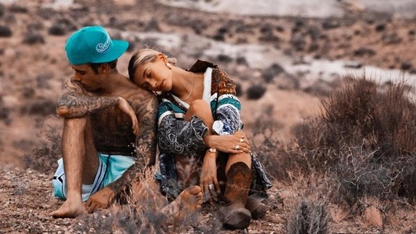 H Hailey Baldwin γιόρτασε ινσταγκραμικά τον 1 χρόνο γάμου με τον Justin Bieber