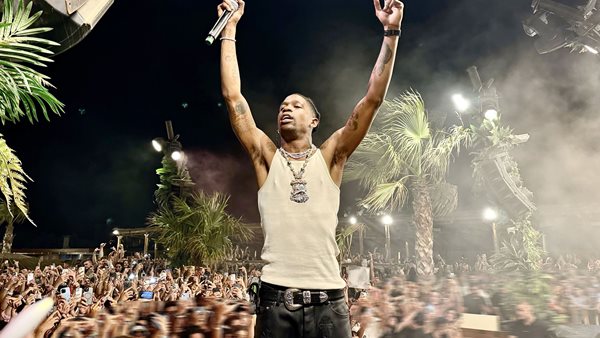 Μισό εκ ευρώ σύμφωνα με φήμες η αμοιβή του Travis Scott!