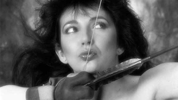 Η Kate Bush έσπασε 3 ρεκόρ Guinness με το "Running Up The Hill"