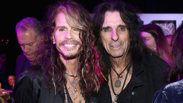 Ο Alice Cooper ευχήθηκε "χρόνια πολλά" στον Steven Tyler με έναν... ανατρεπτικά ροκ τρόπο