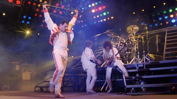 #RockThisDay - 27 Ιουλίου: Η θρυλική εμφάνιση των Queen στο Népstadion της Βουδαπέστης