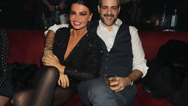 Νίνα Λοτσάρη ερωτευμένη, σε σπάνια εμφάνιση, στο Nox!