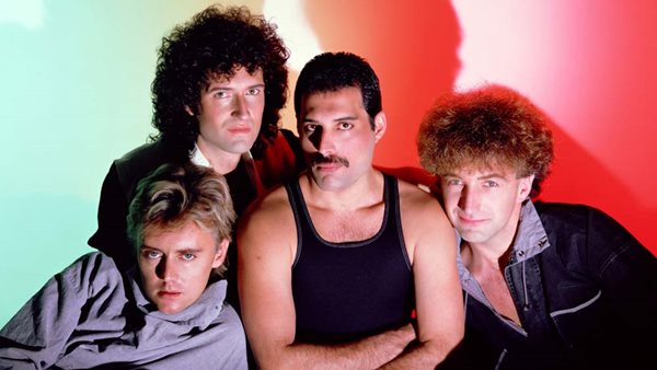 5 φορές που καλλιτέχνες παρουσίασαν covers των Queen