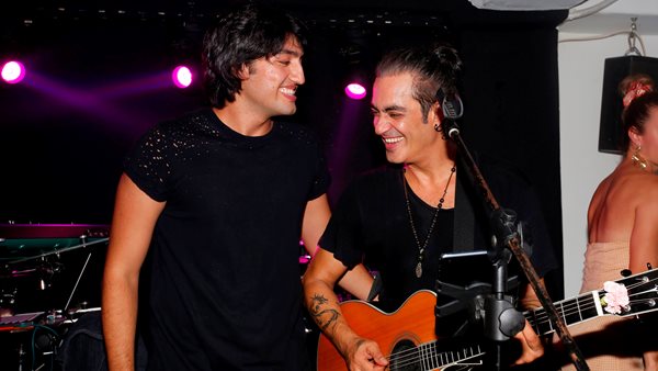 Διονύσης & Δημήτρης Σχοινάς: Τραγουδούν ξανά μαζί το "Είμαι Ακόμα Παιδί"