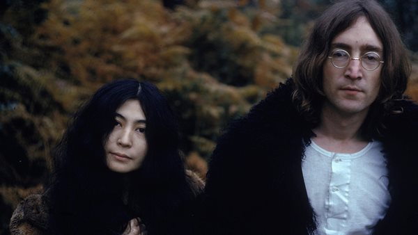 Ο δολοφόνος του John Lennon ζήτησε συγνώμη από τη Yoko Ono