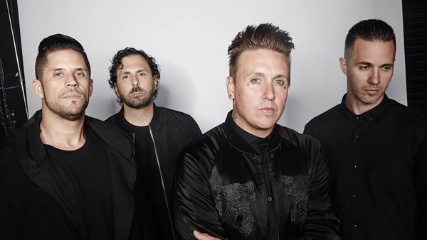 Papa Roach: Το cover του "Firestarter" σε ζωντανή εμφάνισή τους