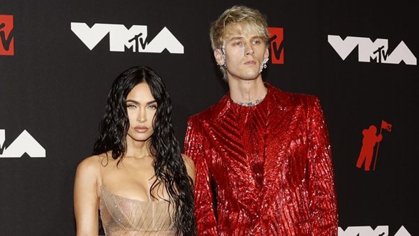 Η on camera αντίδραση της Megan Fox όταν την αποκάλεσαν "σύζυγο" του MGK σε αγώνα του NBA