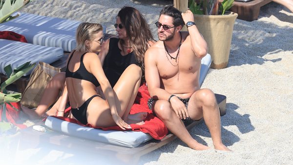 Κατερίνα Λιόλιου και Χάρης Παπατζανής στη Μύκονο.