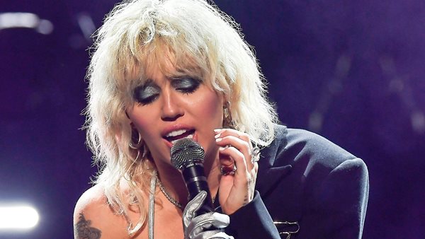 5 λόγοι που η Miley Cyrus θεωρείται (από ορισμένους) μία νέα ροκ σταρ