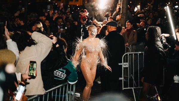 Πλήθος διασήμων παρακολούθησαν το show του Mugler στο Παρίσι