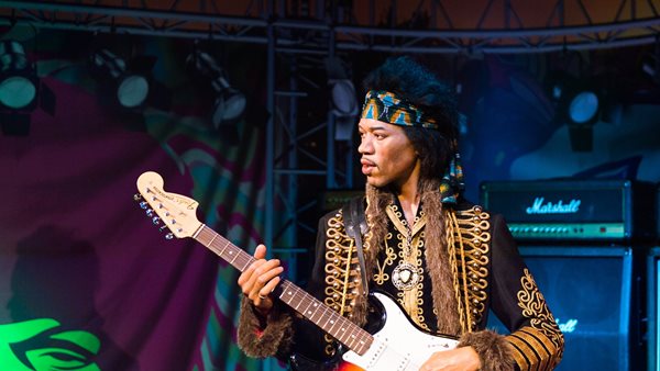#RockThisDay - 26 Αυγούστου: Το 'Rolling Stone' αναδεικνύει τον Jimi Hendrix ως τον καλύτερο κιθαρίστα