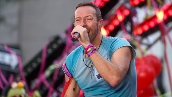 "Moon Music" το πιο "γρήγορο" σε πωλήσεις album για το 2024!