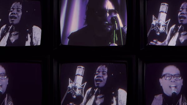 Το νέο βίντεο των Nine Inch Nails έχει κάτι από David Bowie