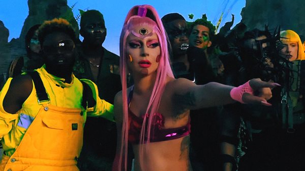 Η Lady Gaga ανέβαλε την επίσημη κυκλοφορία του "Chromatica"