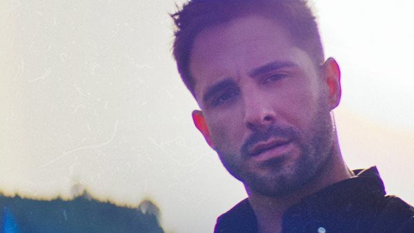 "Μετά Τις 12" - Νέο τραγούδι και music video από τον Γιώργο Λιβάνη