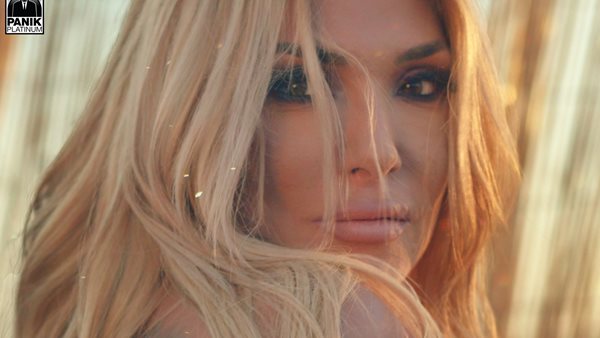 Αγγελική Ηλιάδη - Κυκλοφόρησε το νέο της single "Έναν Αύγουστο"