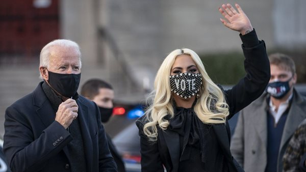 Η εμφάνιση της Lady Gaga σε πολιτική συγκέντρωση και ο συγκλονιστικός λόγος της