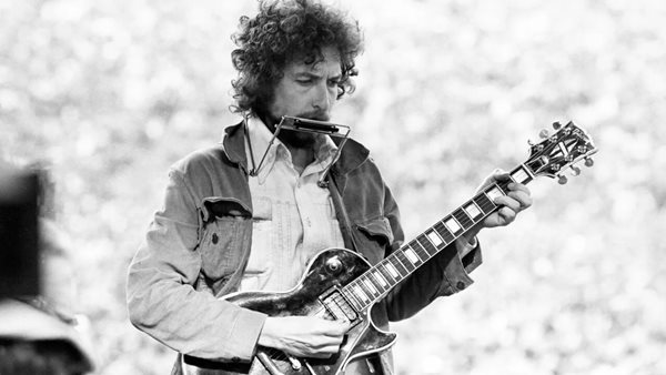 #RockThisDay - 8 Φεβρουαρίου: Ο Bob Dylan ξανά στο Νο. 1 των Η.Π.Α. με το "Blood On The Tracks"