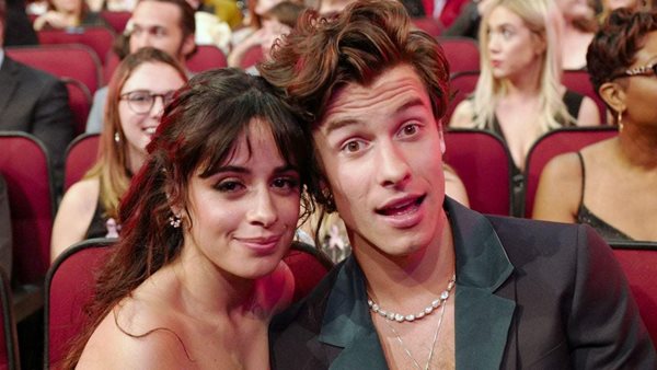 Το cosy snap της Camila Cabello & του Shawn Mendes