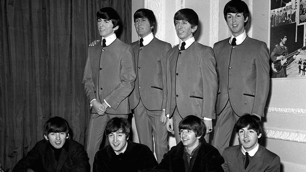 Όταν οι Beatles φωτογραφήθηκαν δίπλα στα κέρινα ομοιώματά τους