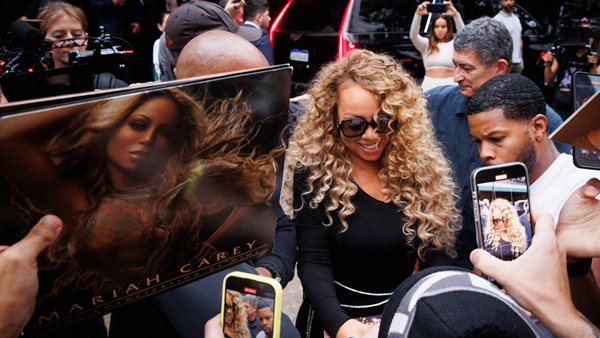 H Mariah Carrey ανέβασε καθυστερημένα Halloween φωτογραφίες!