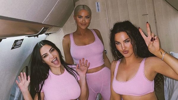Το pajama party της Kim Kardashian σε ιδιωτικό τζετ