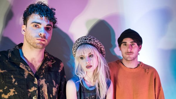 Hayley Williams - Μας προϊδεάζει για την επιστροφή των Paramore το 2022