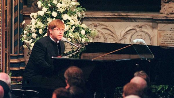 H ιστορία πίσω από το θρυλικό "Candle In The Wind" του Elton John για τη Diana