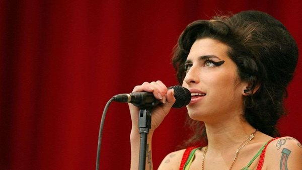 Τι είναι αλήθεια και τι ψέμα στην ταινία "Back To Black" για την ζωή της Amy Winehouse;