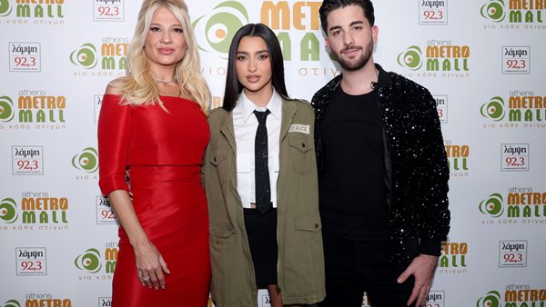 Άναψε το χριστουγεννιάτικο δέντρο η Φαίη Σκορδά!