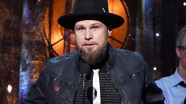 Ο Jeff Ament των Pearl Jam καθόλου έτοιμος δεν είναι για συναυλίες σε εσωτερικούς χώρους