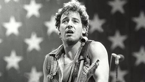#RockThisDay - 16 Φεβρουαρίου: Ο Bruce Springsteen για πρώτη φορά στο Νο.1 της Μ. Βρετανίας