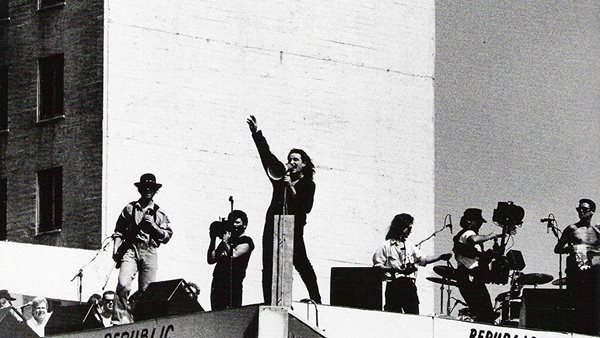 #RockThisDay - 27 Μαρτίου: Οι U2 δίνουν συναυλία σε ταράτσα καταστήματος του Λος Άντζελες