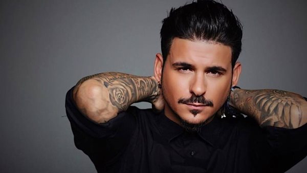 SΤΑΝ Αντιπαριώτης - Η επέτειος με τη σύντροφό του