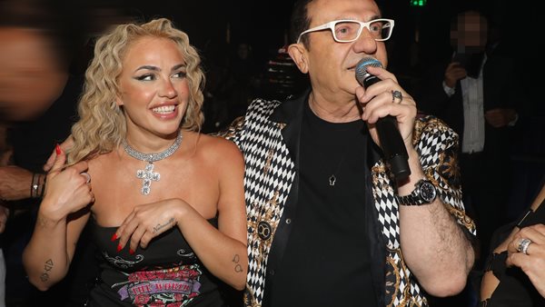 Κόνι Μεταξά και Λευτέρης Πανταζής μαζί στο Ποσειδώνιο.