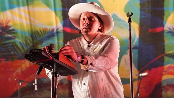 "Memories of the Age of Anxiety" - Το διάρκειας 45 λεπτών τραγούδι των Arcade Fire για διαλογισμό