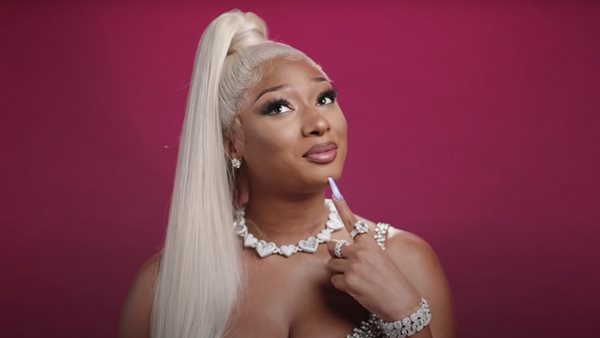 Η beauty απόφαση της Megan Thee Stallion μέχρι να εμφανιστεί στη σκηνή του Coachella