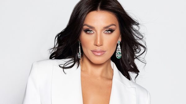 Ιουλία Καλλιμάνη: 16η μέρα κορυφή των Trends στο Youtube!